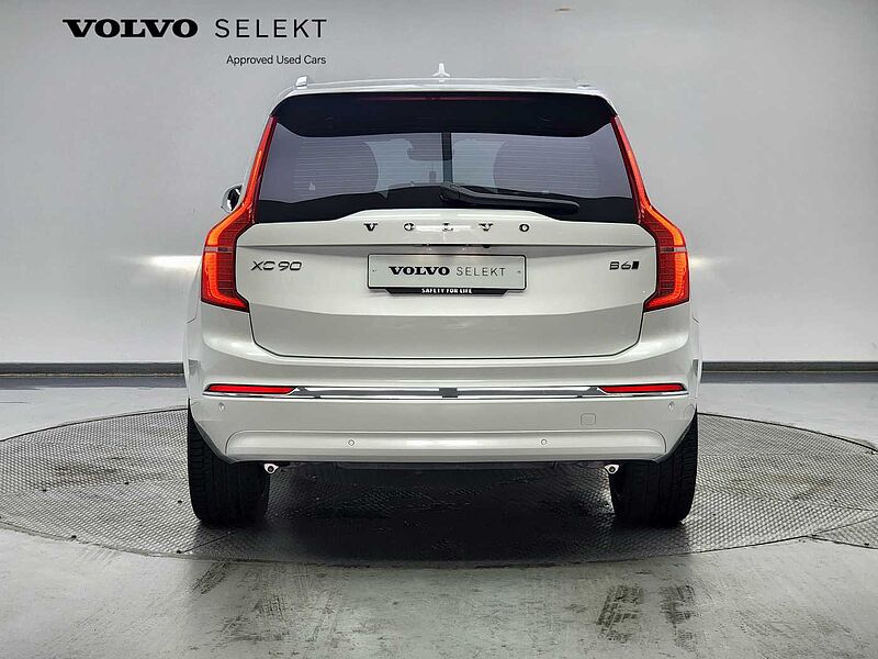 Volvo  Ultimate Bright B6 AWD mild hybrid