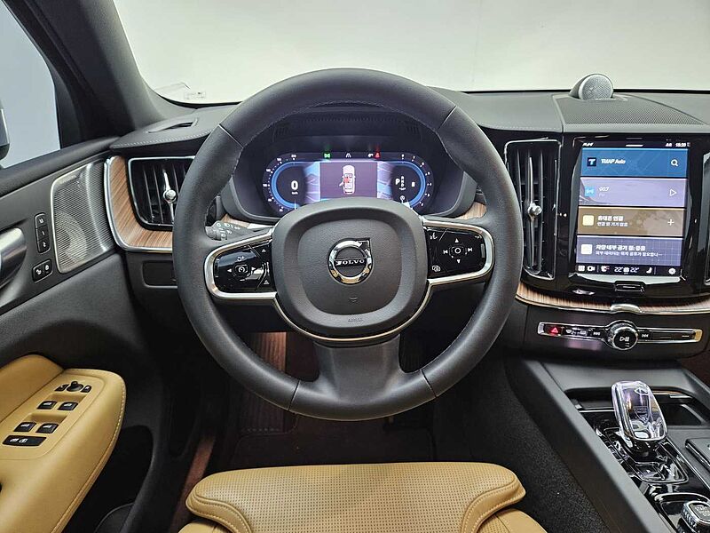 Volvo  B6 AWD Ultimate Bright