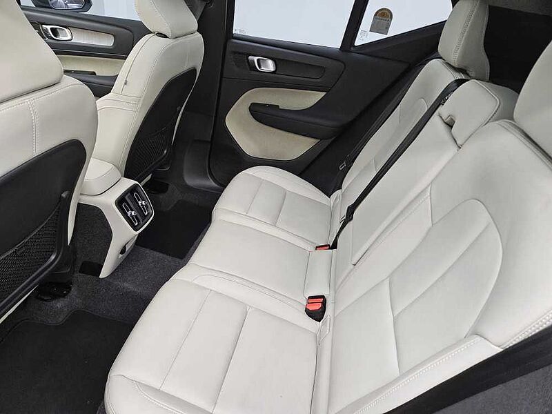 Volvo  B4 AWD Ultra Bright