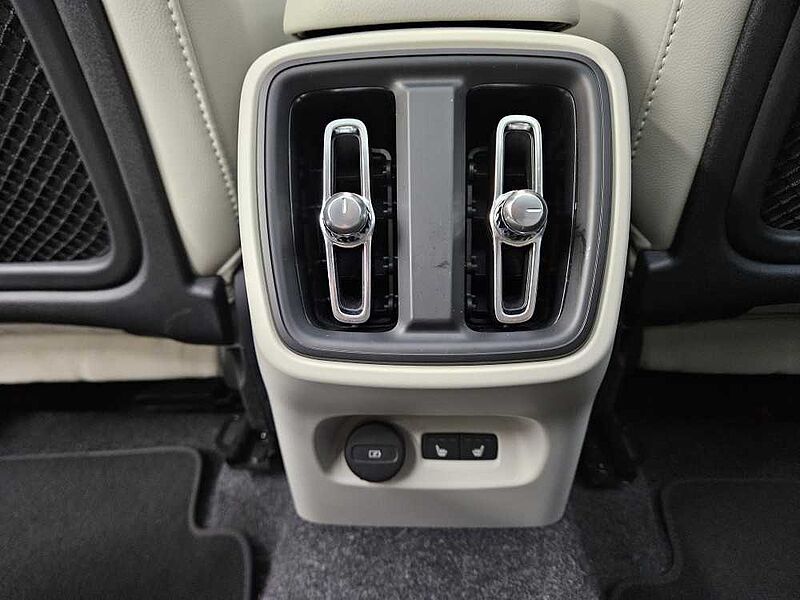 Volvo  B4 AWD Ultra Bright