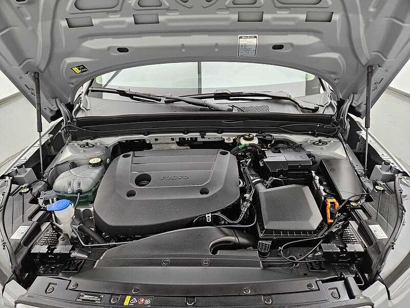 Volvo  B4 AWD Ultra Bright