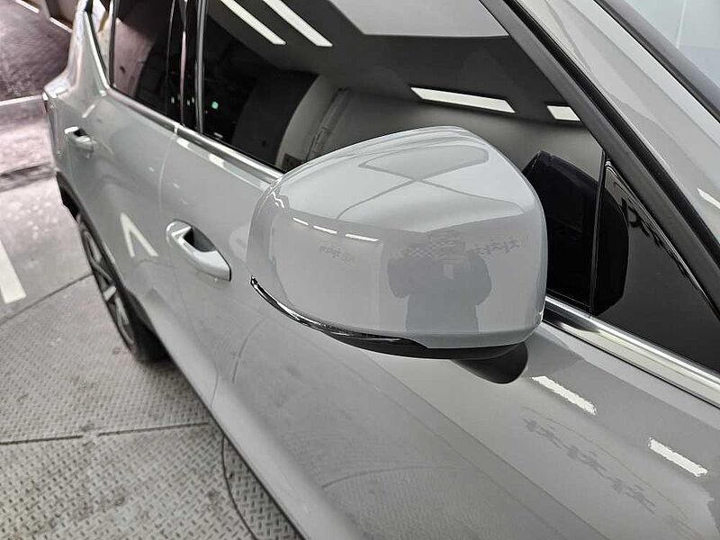 Volvo  B4 AWD Ultra Bright