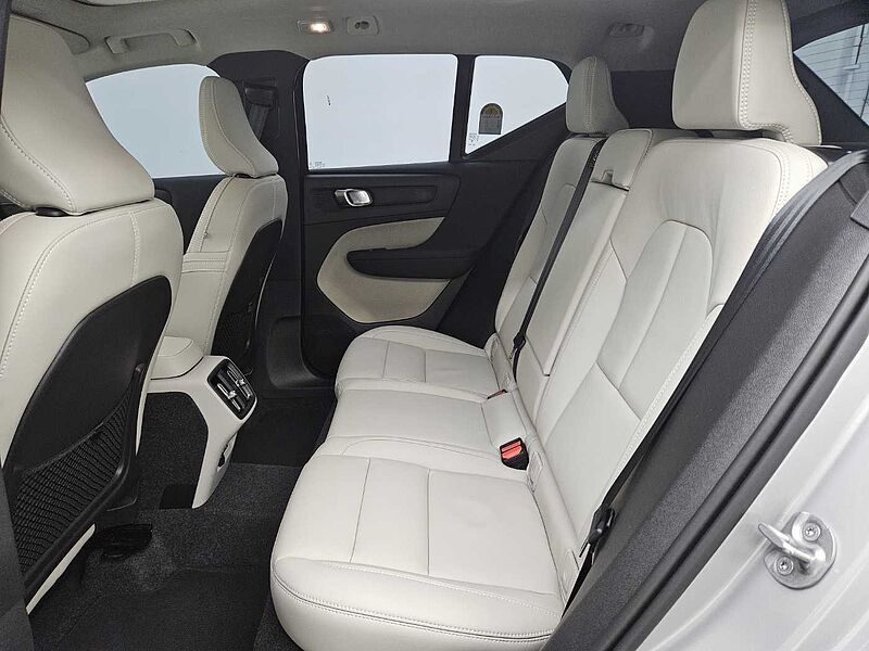 Volvo  B4 AWD Ultra