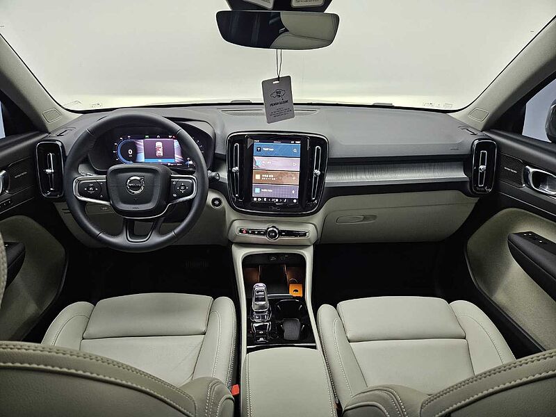 Volvo  B4 AWD Ultra