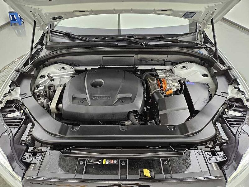 Volvo  T8 Recharge R-Design