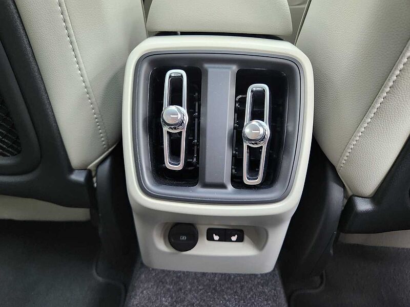 Volvo  B4 AWD Ultimate Bright