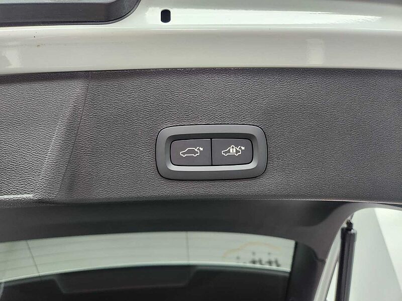 Volvo  B4 AWD Ultimate Bright
