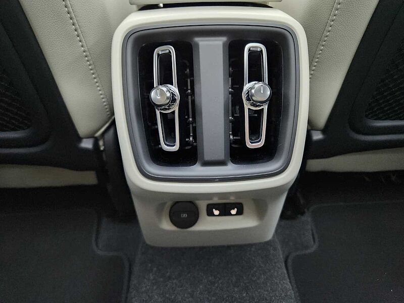 Volvo  B4 AWD Ultimate Bright