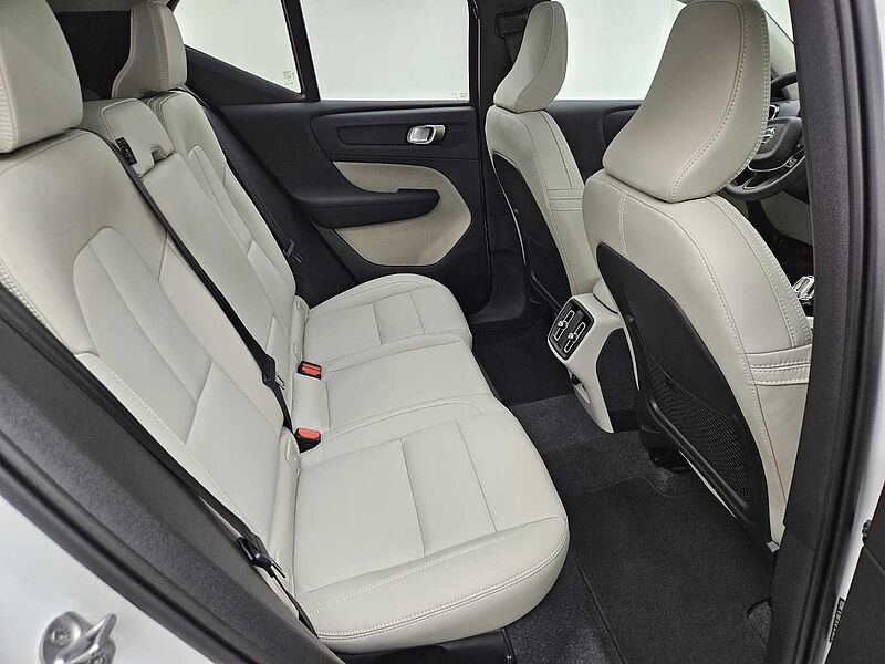 Volvo  B4 AWD Ultra Bright