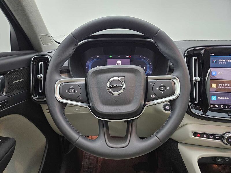 Volvo  B4 AWD Ultra Bright