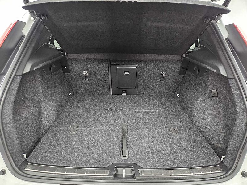 Volvo  B4 AWD Ultra Bright