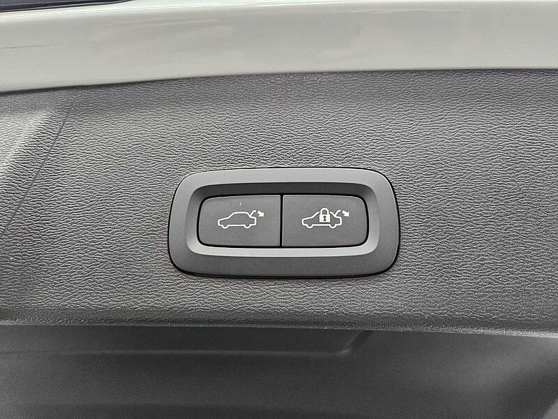 Volvo  B4 AWD Ultra Bright