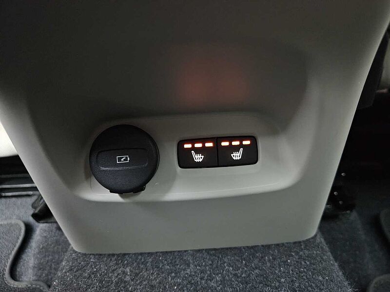 Volvo  B4 AWD Ultra Bright