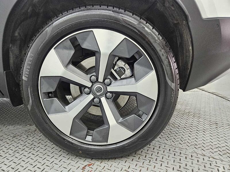 Volvo  B4 AWD Ultra Bright