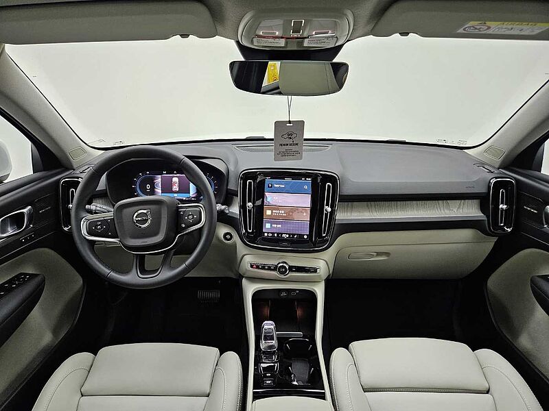 Volvo  B4 AWD Ultra Bright