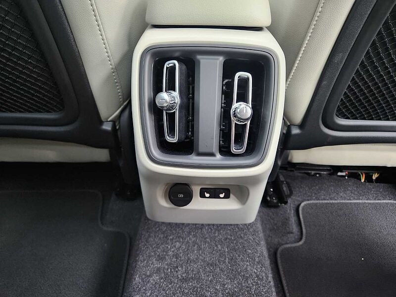 Volvo  B4 AWD Ultimate Bright