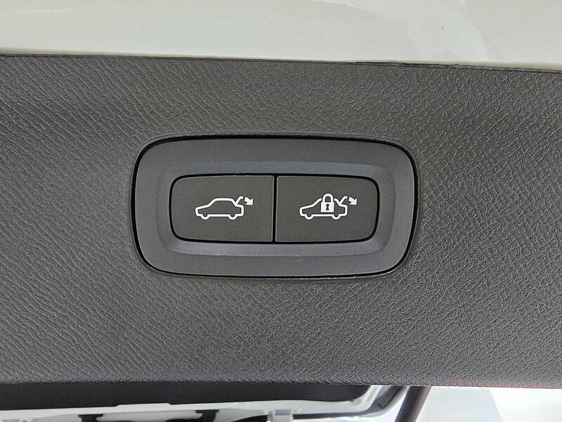 Volvo T8 AWD Recharge Ultimate bright