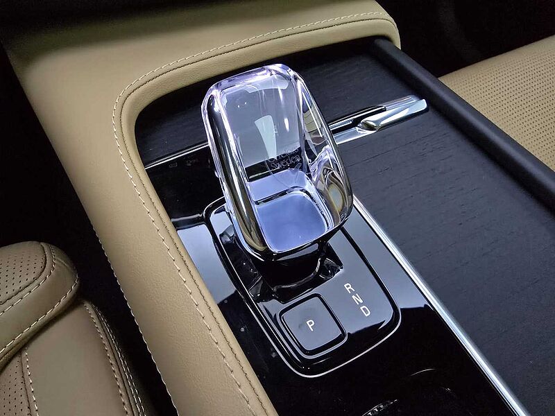 Volvo T8 AWD Recharge Ultimate bright