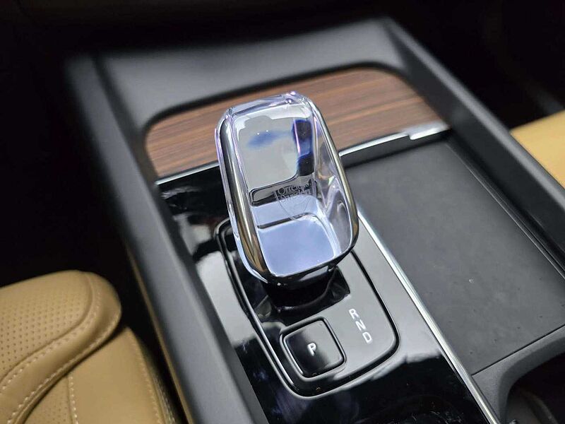 Volvo  Ultra, T8 AWD 플러그-인 하이브리드, 전기/가솔린, 브라이트