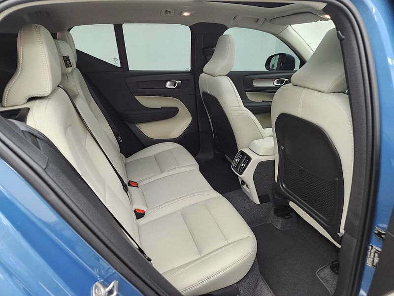 Volvo  B4 AWD Ultra Bright