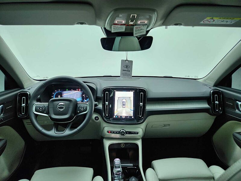 Volvo  B4 AWD Ultra Bright