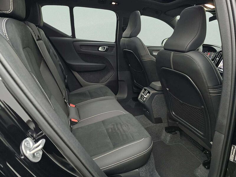 Volvo  B4 AWD Ultra 블랙 에디션