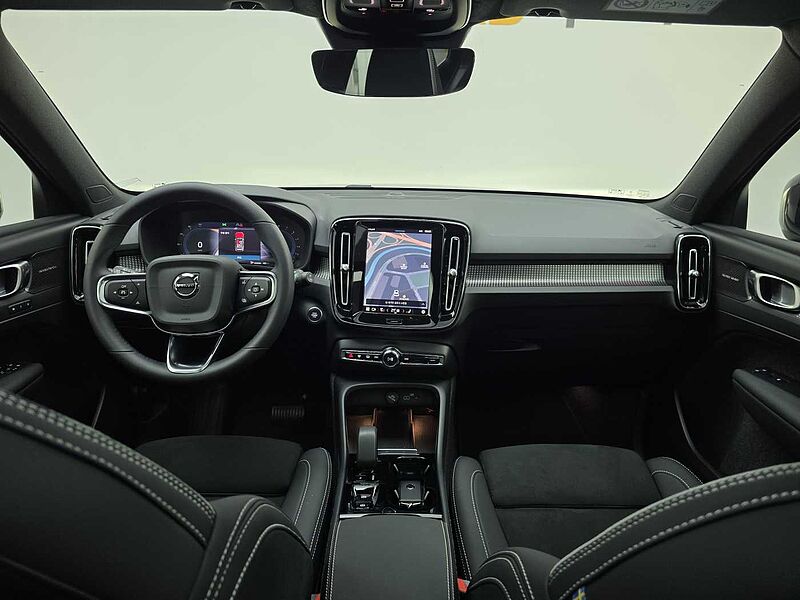 Volvo  B4 AWD Ultra 블랙 에디션