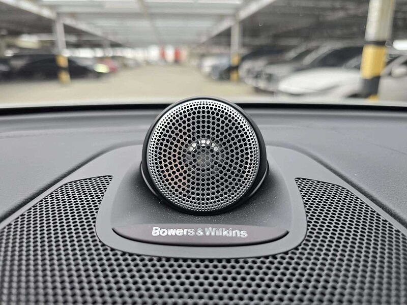 Volvo Ultra, T8 AWD 플러그-인 하이브리드, 전기/가솔린, 브라이트