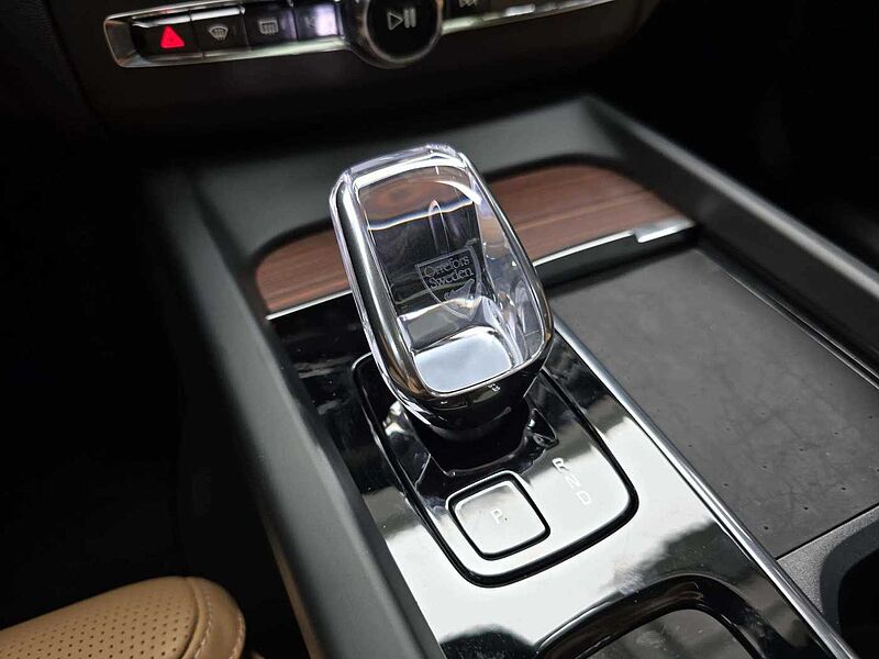 Volvo Ultra, T8 AWD 플러그-인 하이브리드, 전기/가솔린, 브라이트