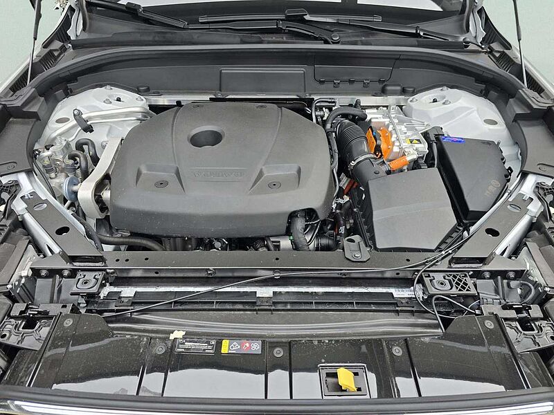 Volvo Ultra, T8 AWD 플러그-인 하이브리드, 전기/가솔린, 브라이트