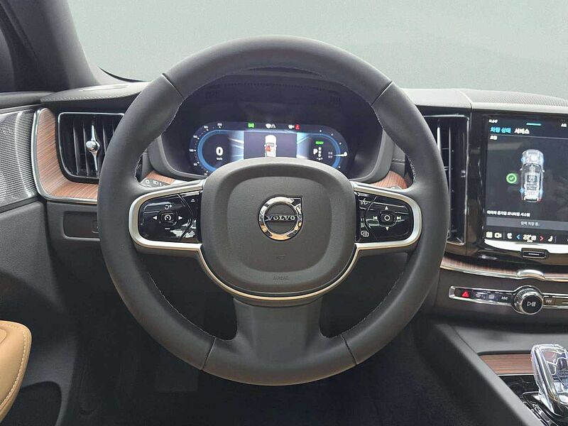 Volvo Ultra, T8 AWD 플러그-인 하이브리드, 전기/가솔린, 브라이트