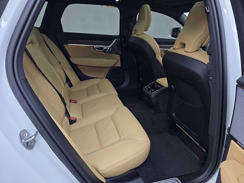 Volvo B5 AWD Ultra bright