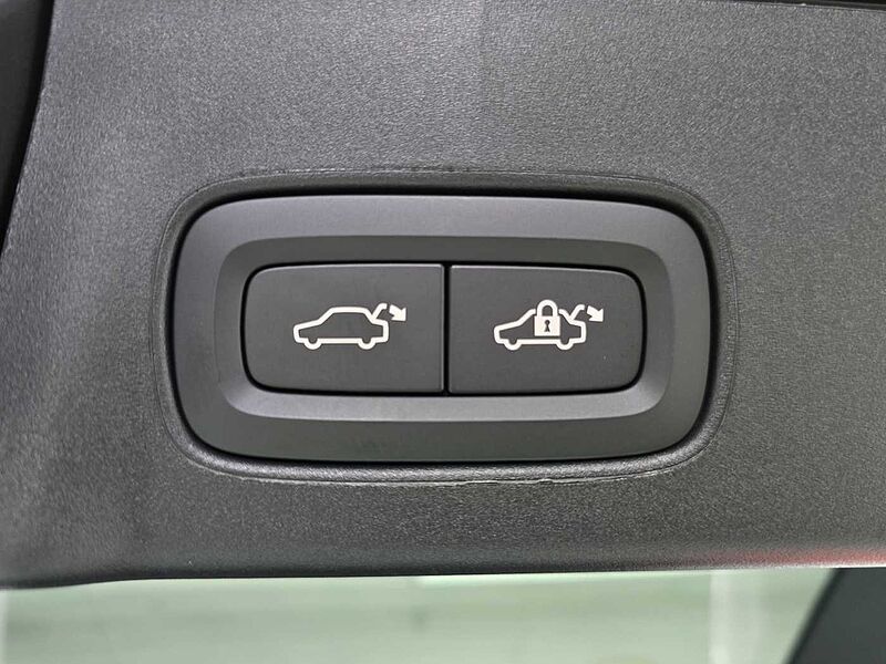 Volvo B5 AWD Ultra bright