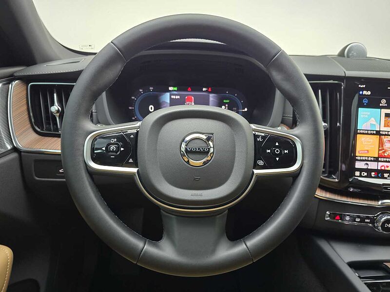 Volvo Ultra, T8 AWD 플러그-인 하이브리드, 전기/가솔린, 브라이트