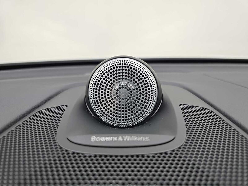 Volvo Ultra, T8 AWD 플러그-인 하이브리드, 전기/가솔린, 브라이트