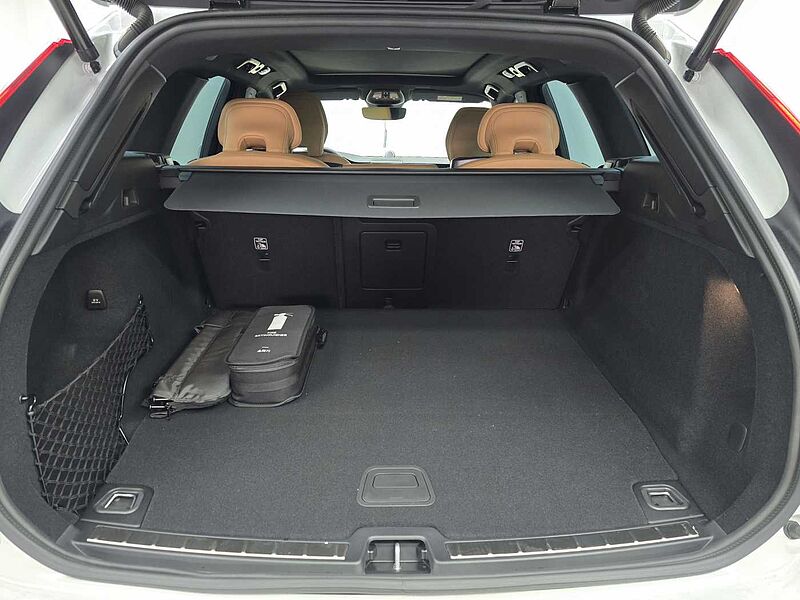 Volvo Ultra, T8 AWD 플러그-인 하이브리드, 전기/가솔린, 브라이트