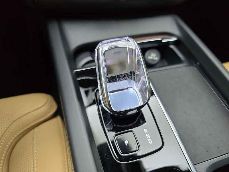 Volvo Ultra, T8 AWD 플러그-인 하이브리드, 전기/가솔린, 브라이트