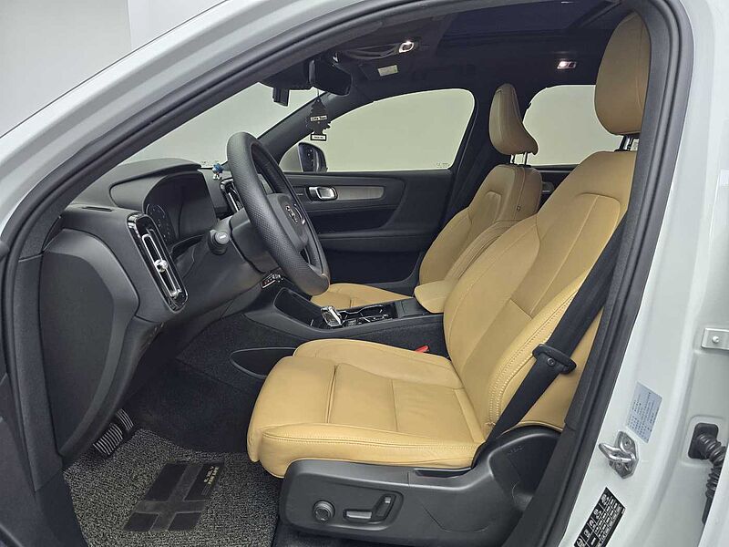 Volvo  B4 AWD Inscription