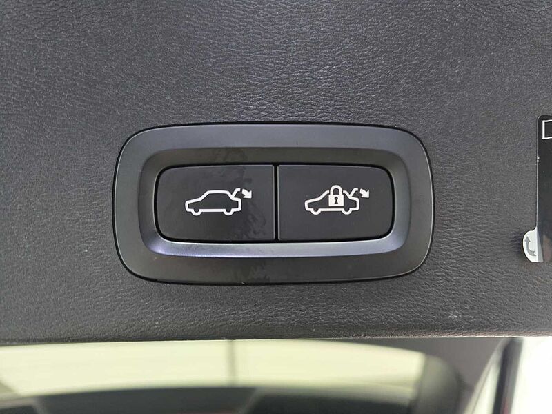 Volvo  B4 AWD Inscription