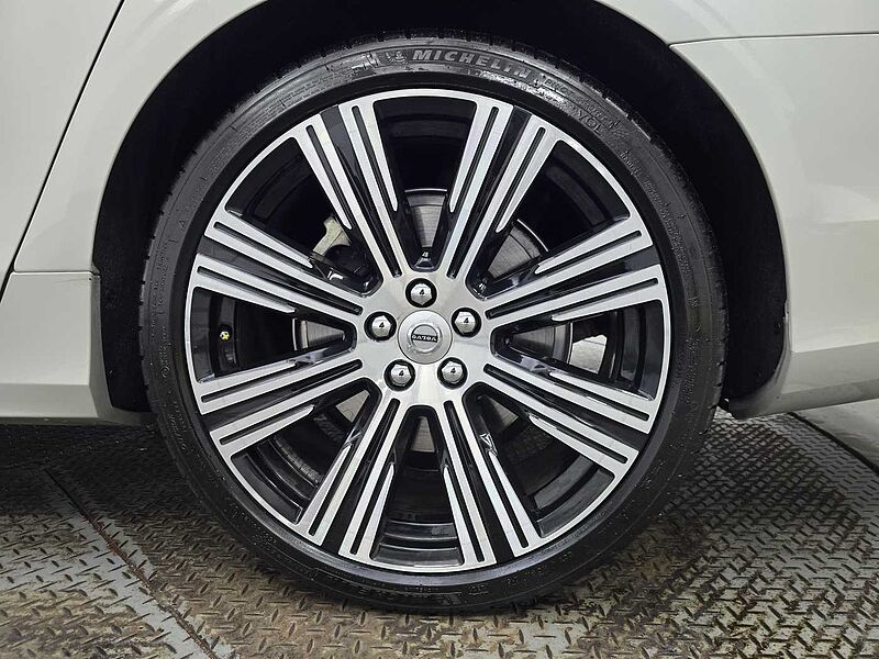 Volvo Ultimate, B5 마일드 하이브리드, 가솔린, 브라이트