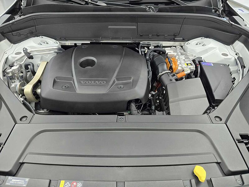 Volvo T8 AWD Recharge Ultimate bright