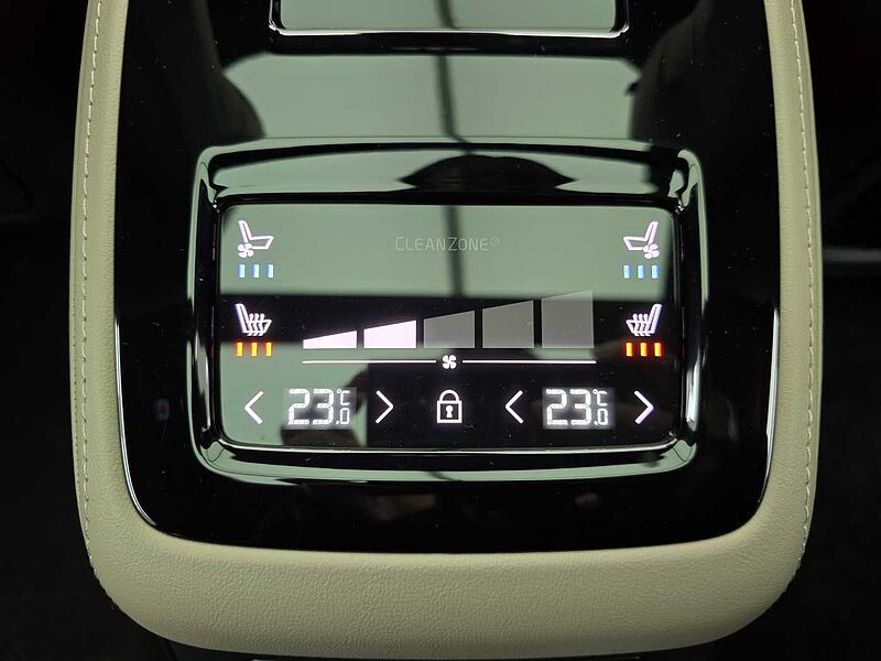 Volvo  T8 AWD Ultra Bright