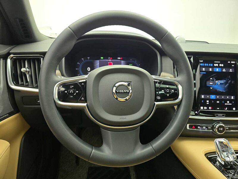 Volvo Recharge Ultimate, T8 AWD plug-in hybrid, 전기/가솔린, Bright