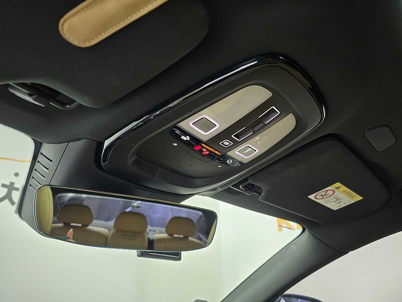 Volvo Recharge Ultimate, T8 AWD plug-in hybrid, 전기/가솔린, Bright