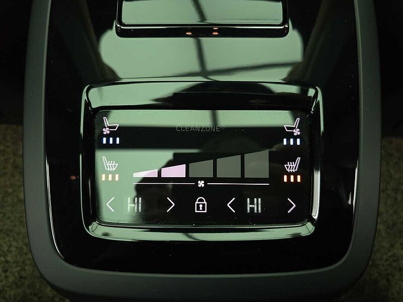 Volvo Recharge Ultimate, T8 AWD plug-in hybrid, 전기/가솔린, Bright