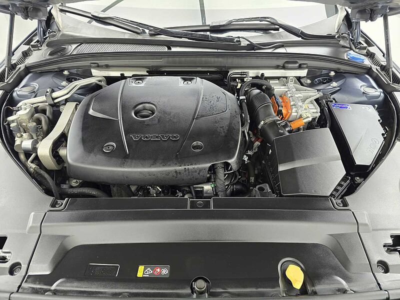 Volvo Recharge Ultimate, T8 AWD plug-in hybrid, 전기/가솔린, Bright