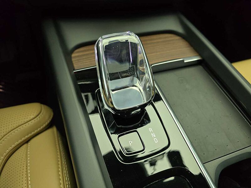 Volvo  Recharge Ultimate, T8 AWD plug-in hybrid, 전기/가솔린, Bright