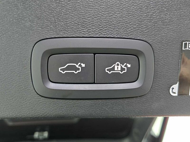 Volvo  Inscription, B4 AWD Momentum