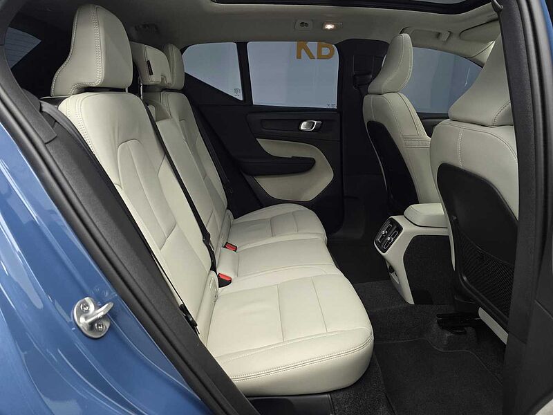 Volvo B4 AWD Ultra Bright