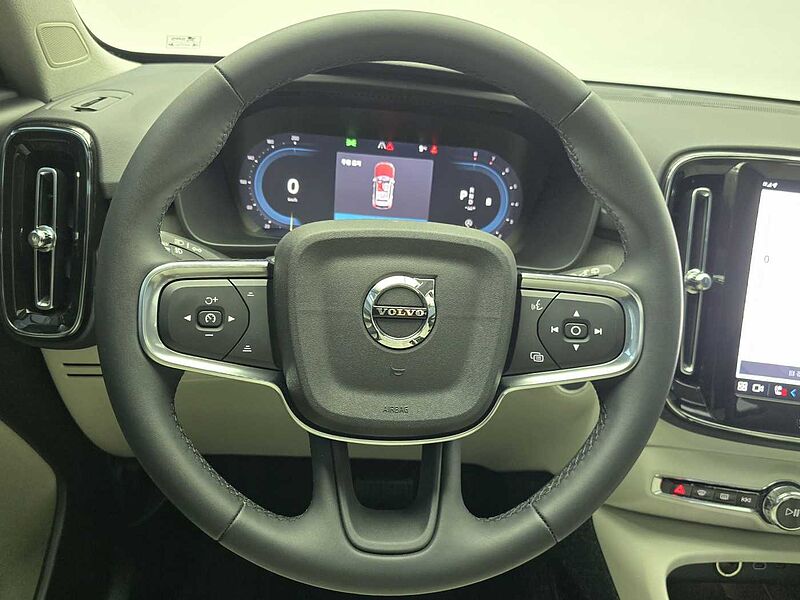 Volvo B4 AWD Ultra Bright